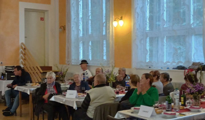 Október - mesiac úcty k starším