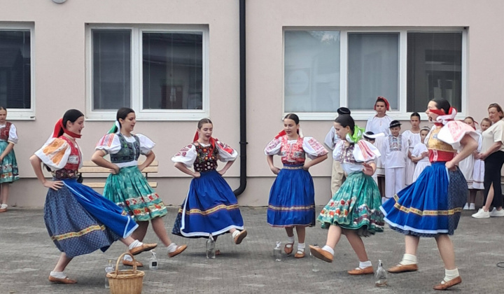 Tradičné stavanie mája