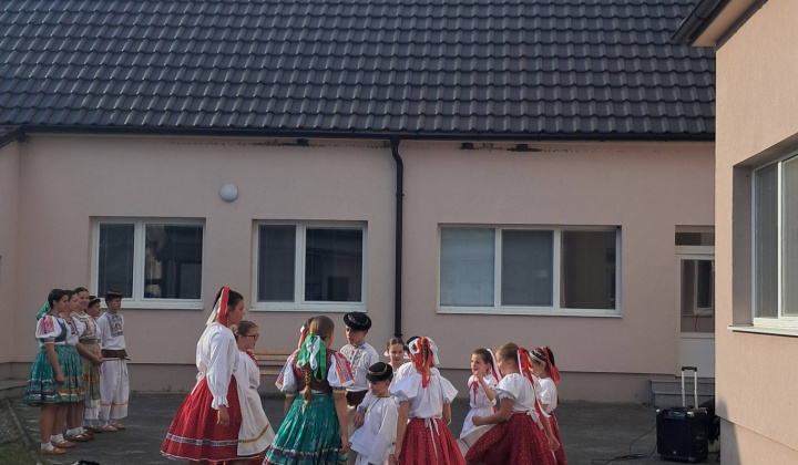 Tradičné stavanie mája