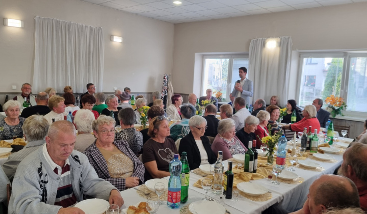 Október mesiac úcty k starším -posedenie seniorov obcí Lehôtka, Lupoč, Ľuboreč, Mašková
